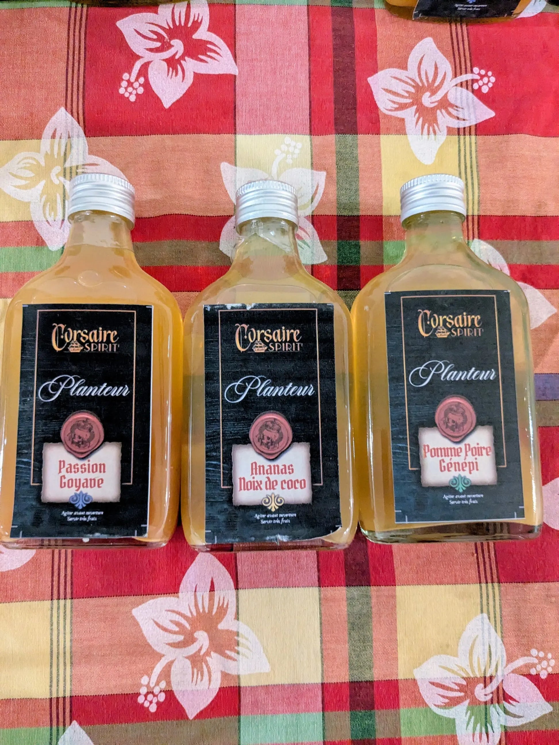Trio planteurs  Cocktail passion goyave, Cocktail ananas noix de coco, cocktail pomme poire génépi Cocktail CORSAIRE SPIRIT'